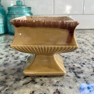 McCoy USA 3008 pedestal plantar. Gold